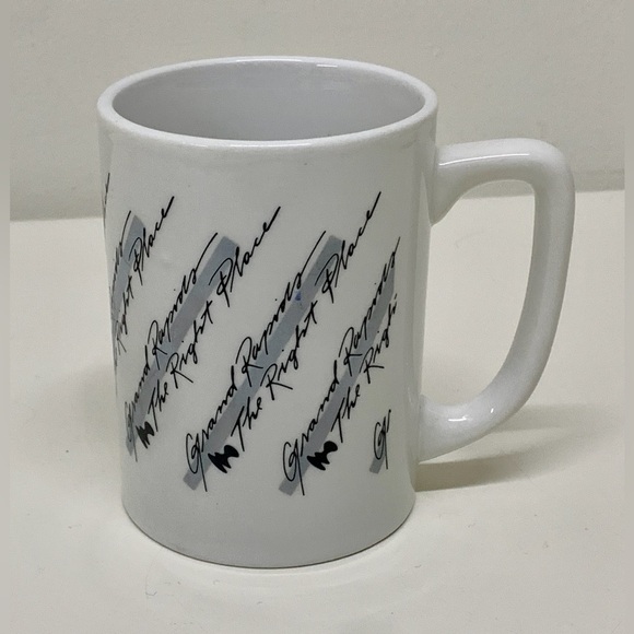 1980s Vintage Grand Rapids The Right Place Calder Sculpture 11 oz Coffee Mug - Picture 2 of 14